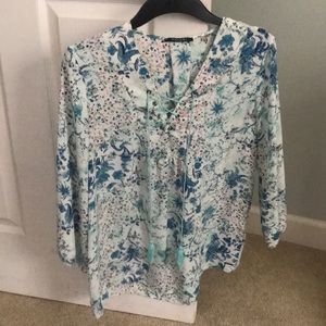 Tahari patterned longsleeve top